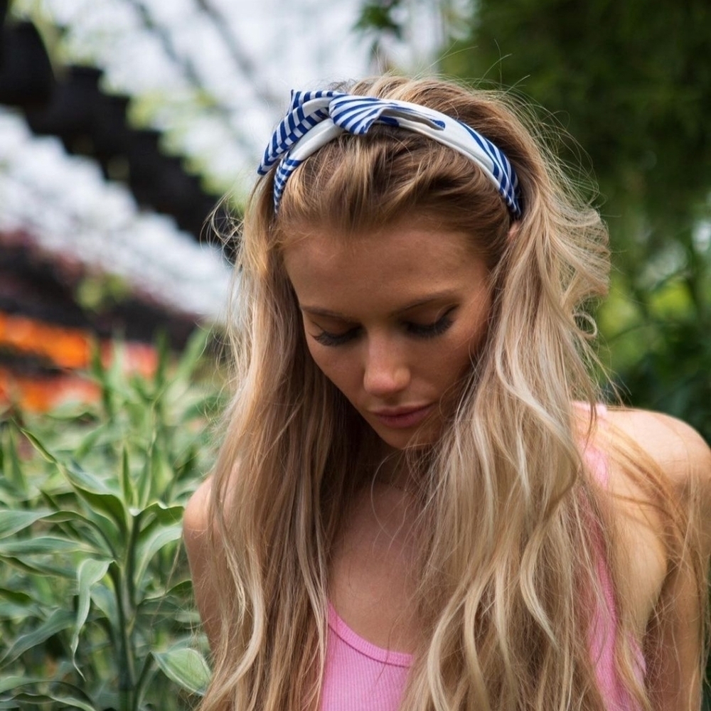 Gibou wire twisted headband white with blue stripes